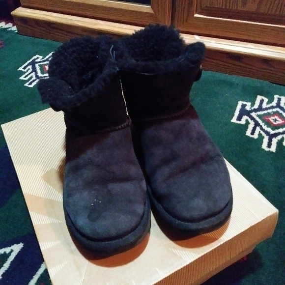 UGG Boots size 5 - Picture 5 of 7